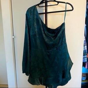 Gorgeous one-shoulder jumpsuit 🌷